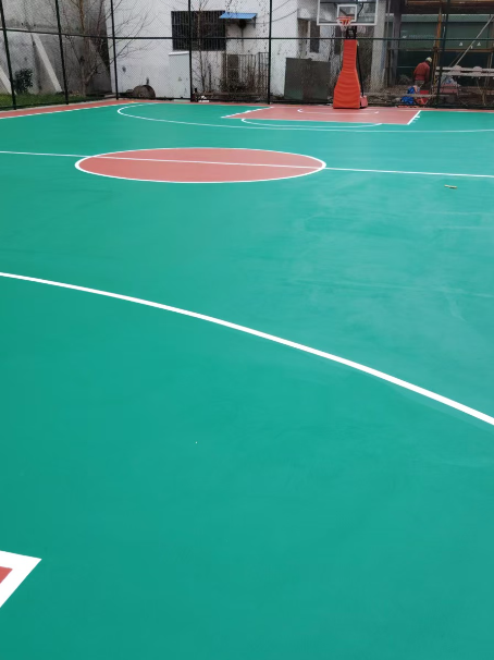 巩留 球场长期使用易出现地面开裂